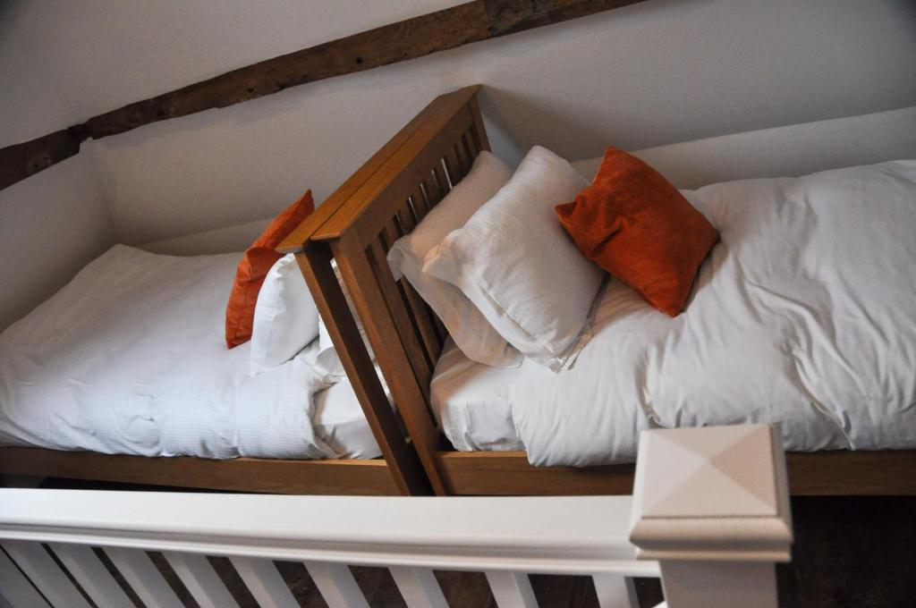 Upstairs at 33 - Self check in boutique accommodation in Worcester Centre - Suite Di Famiglia