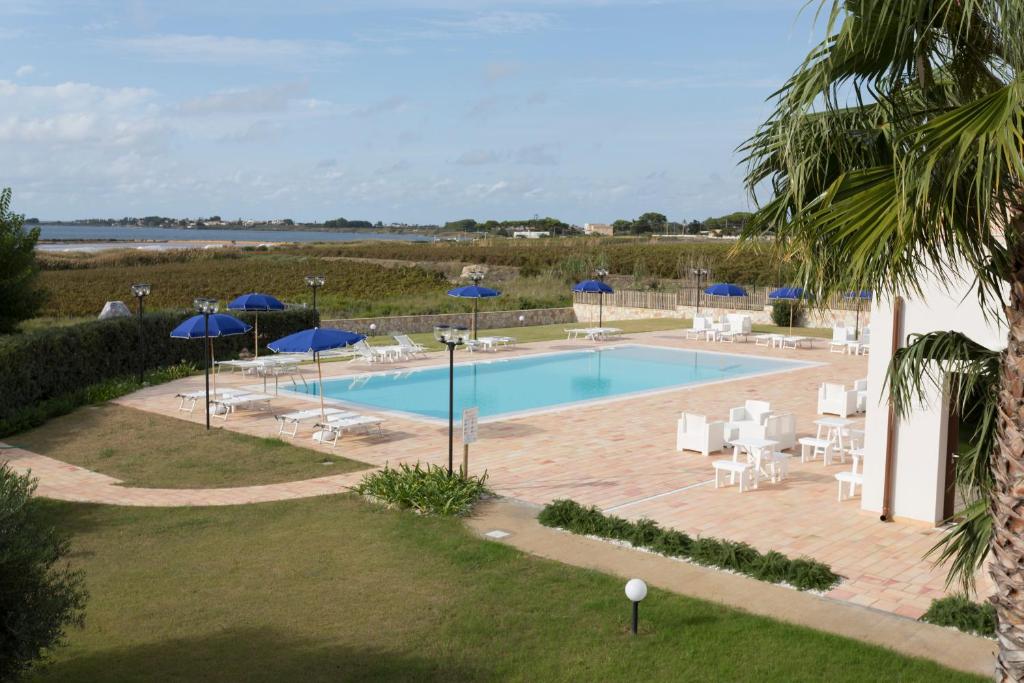 Bazén v ubytovaní Oasi Guzzetta Hotel&Case Vacanze alebo v jeho blízkosti