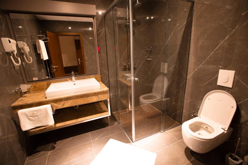Koupelna v ubytování Hotel Prishtina
