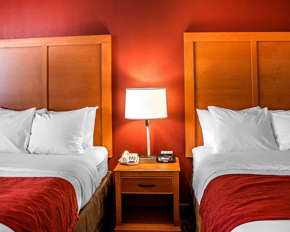 Postel nebo postele na pokoji v ubytování Quality Inn