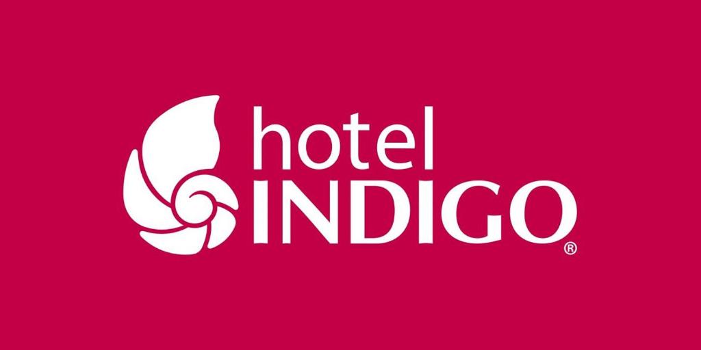 Hotel Indigo - Omaha Downtown by IHGに飾ってある許可証、賞状、看板またはその他の書類
