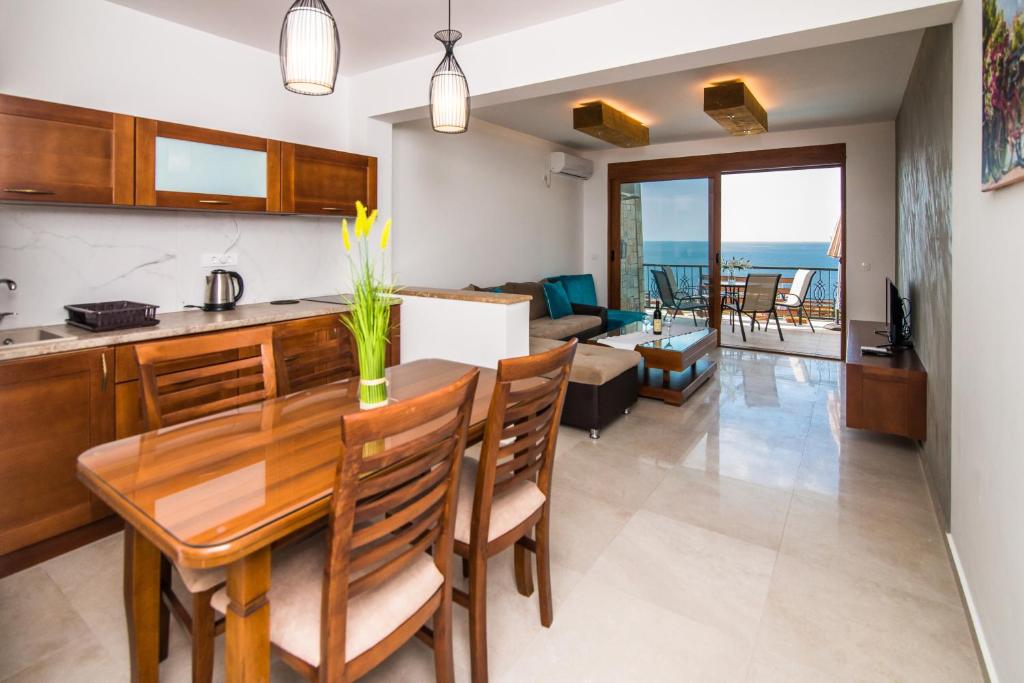 Kuchyň nebo kuchyňský kout v ubytování Arabela 2 Apartments