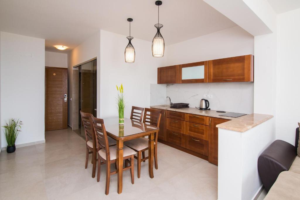 Kuchyň nebo kuchyňský kout v ubytování Arabela 2 Apartments