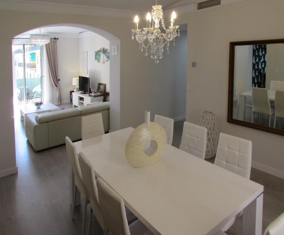 Fotografia z galérie ubytovania Apartamento a 50 metros de la playa malagueta con vistas al mar v destinácii Málaga
