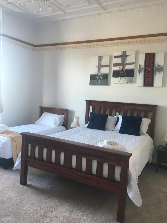 Katil atau katil-katil dalam bilik di Sahara Guest House