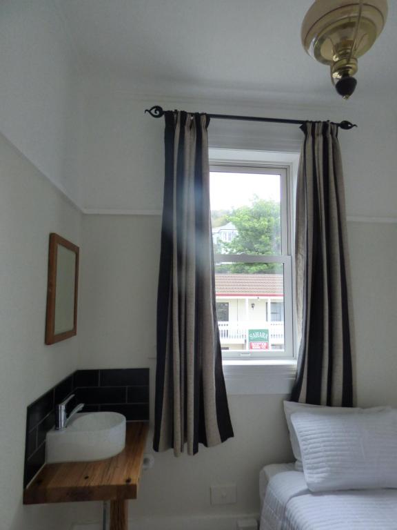 Katil atau katil-katil dalam bilik di Sahara Guest House
