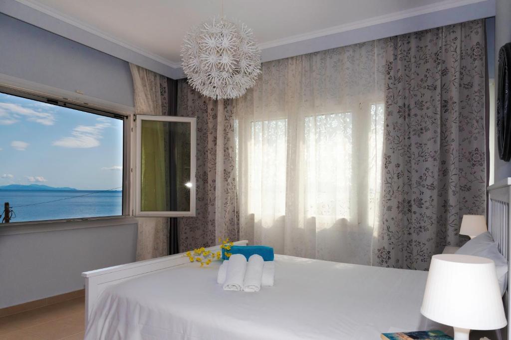 Posteľ alebo postele v izbe v ubytovaní Corfu Sea View Villa - Cleo
