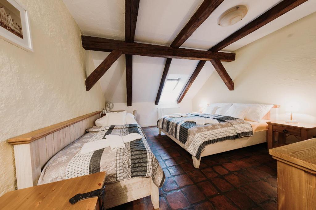Postel nebo postele na pokoji v ubytování Hotel U Hrabenky