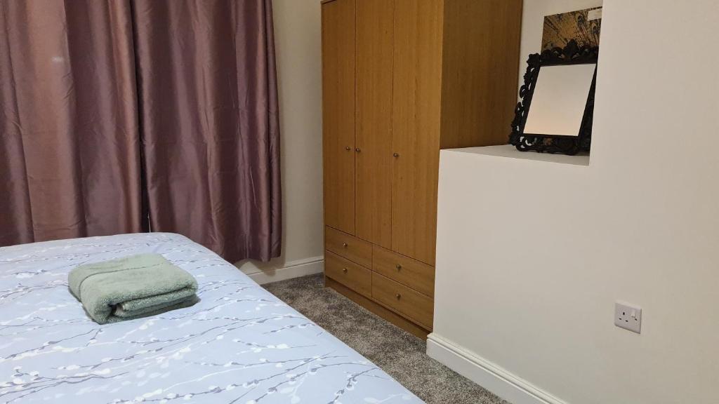 Spacious 3 Bedroom House, 6 beds in Spondon, Derby with Parking - Casa De Tres Dormitorios