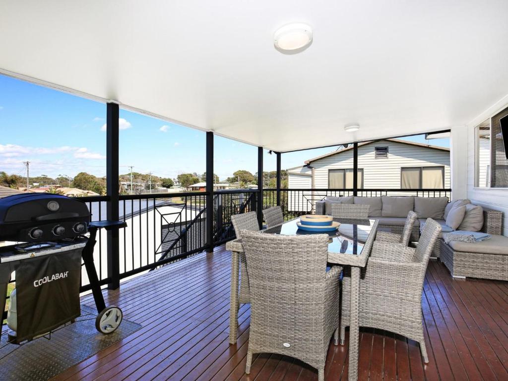 Balkón nebo terasa v ubytování Shores I Pet Friendly I 1 Min Walk to Beach