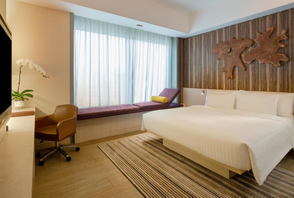 Giường trong phòng chung tại Oasia Hotel Novena, Singapore by Far East Hospitality