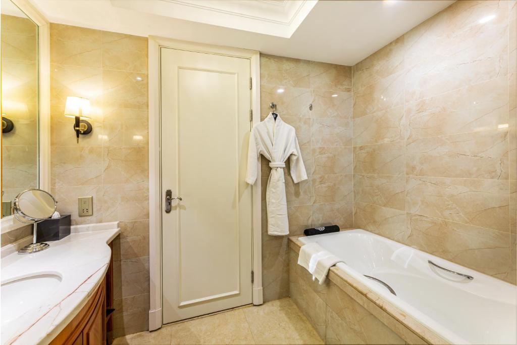 Pullman Tangshan - Superior King Room