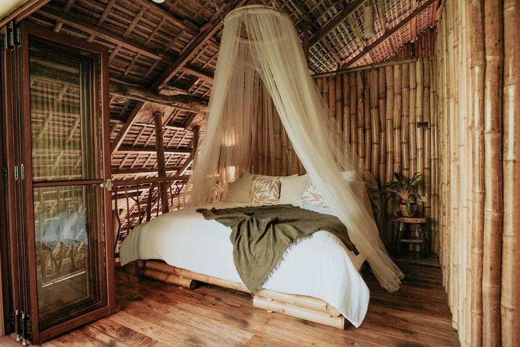 Postel nebo postele na pokoji v ubytování Treehouse de Valentine