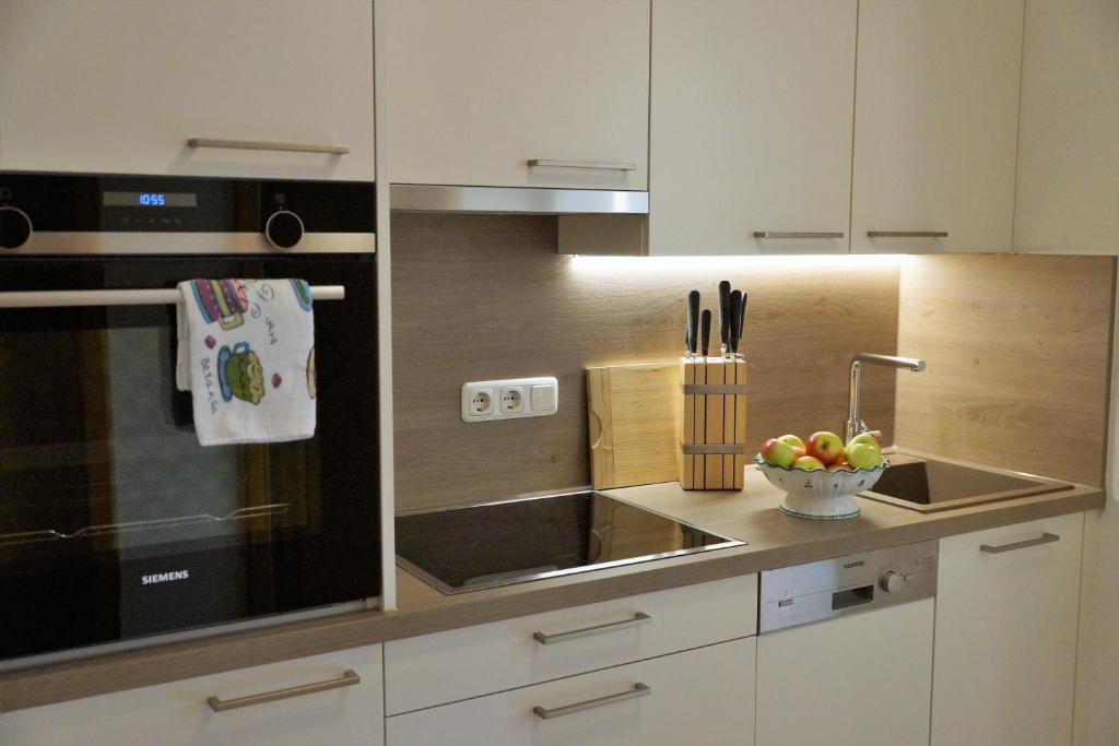 A kitchen or kitchenette at Landhaus Schneider