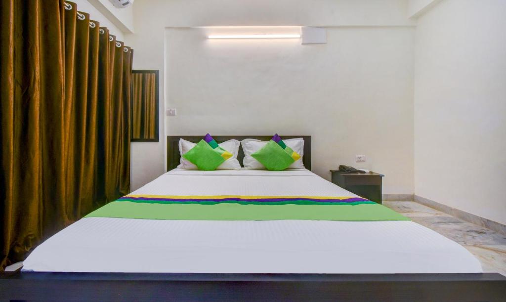 Postel nebo postele na pokoji v ubytování Treebo Eco Stay Nandanam