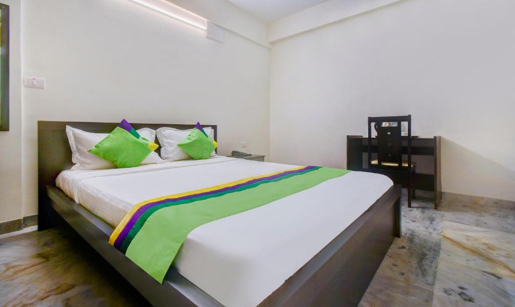 Postel nebo postele na pokoji v ubytování Treebo Eco Stay Nandanam