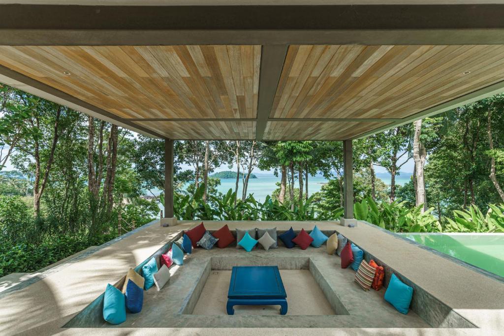 Island Escape Burasari - 四居室Oceanview Pool Villa，带时间表转移