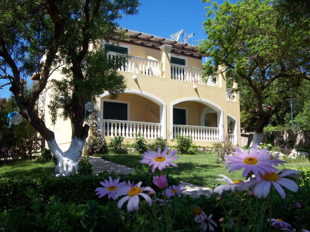 a house with flowers in front of it at Zeus Throne II in Afionas