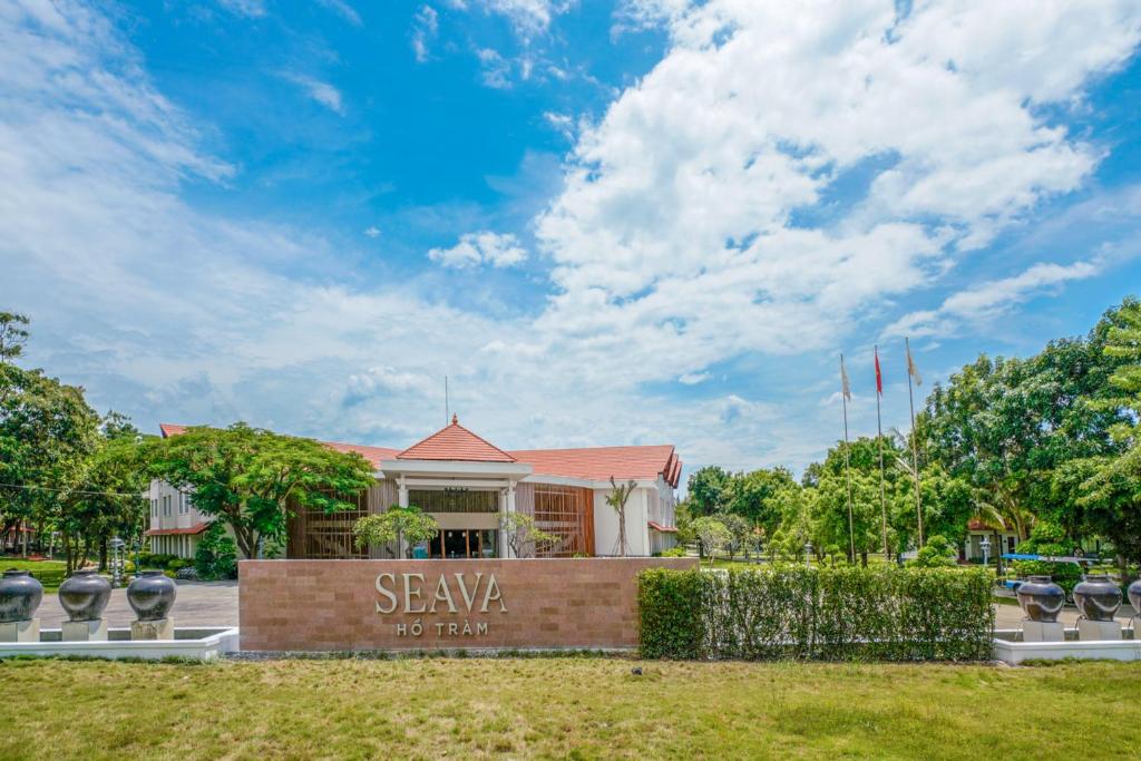 Seava Ho Tram Beach Resort tesisinin dışında bir bahçe