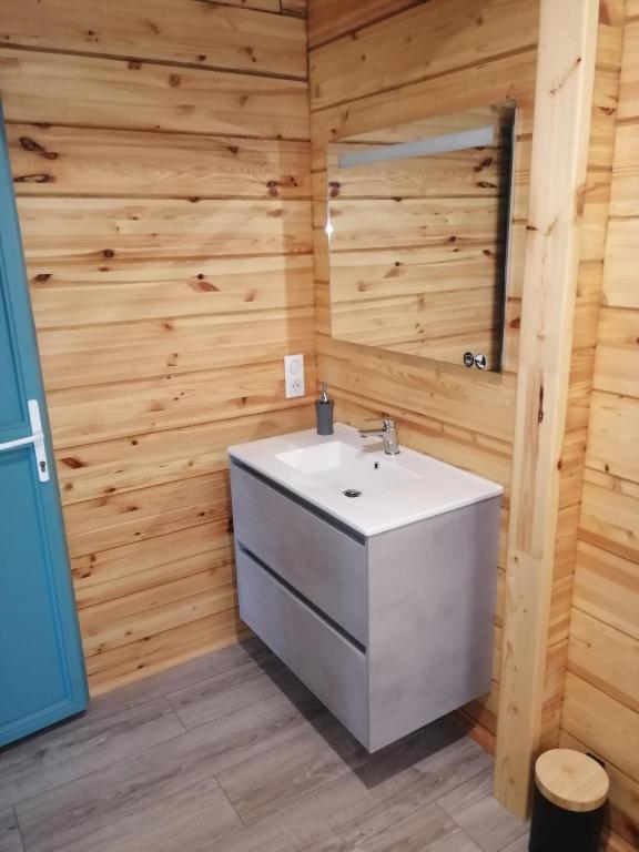 Salle de bains dans l'établissement Gîte Ker Koad