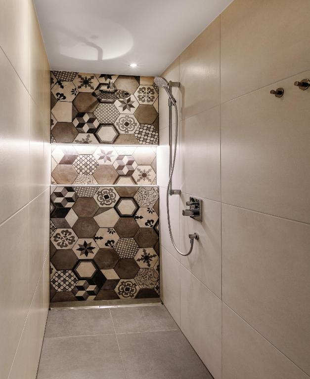 Koupelna v ubytování Verwall Apartment Arlberg - mit Sauna, Balkon und Skiraum