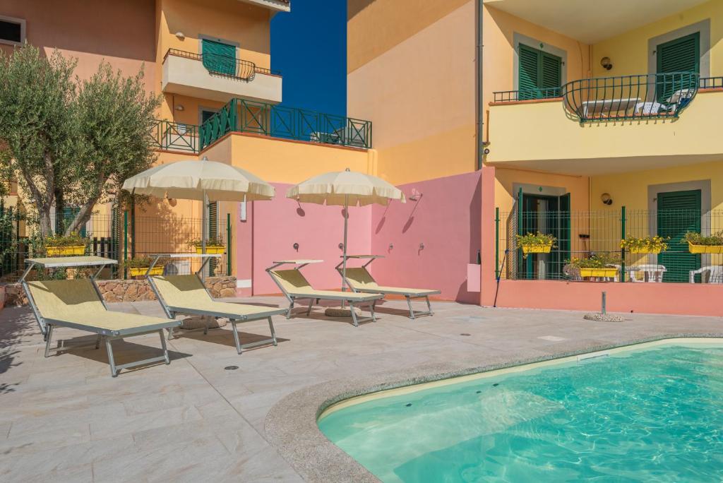 Piscina en o cerca de Residence I Mirti Bianchi