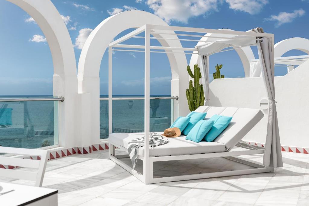 Apartment Tower Suites by Upper Luxury Housing - Parque ...