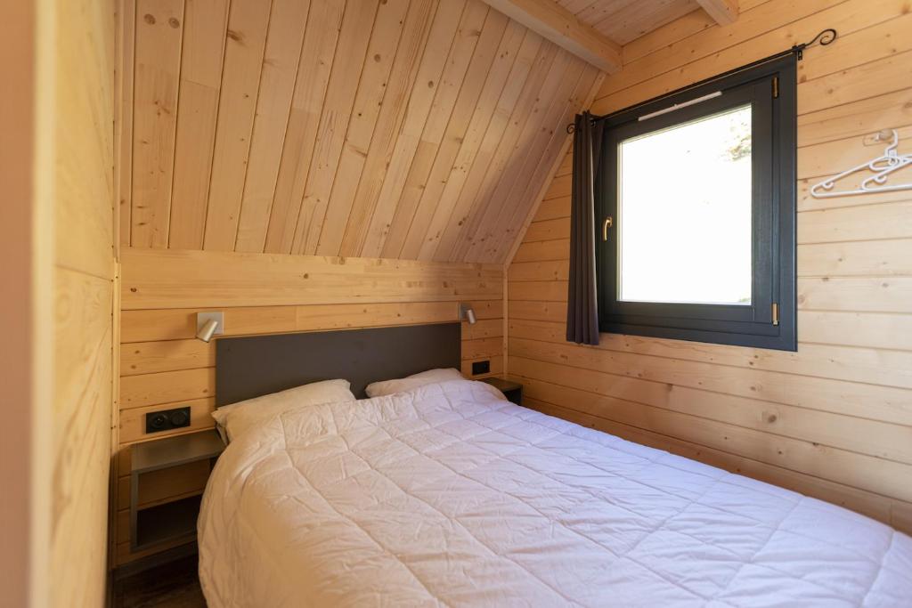 Postel nebo postele na pokoji v ubytování Chalets Na'Thur lodge