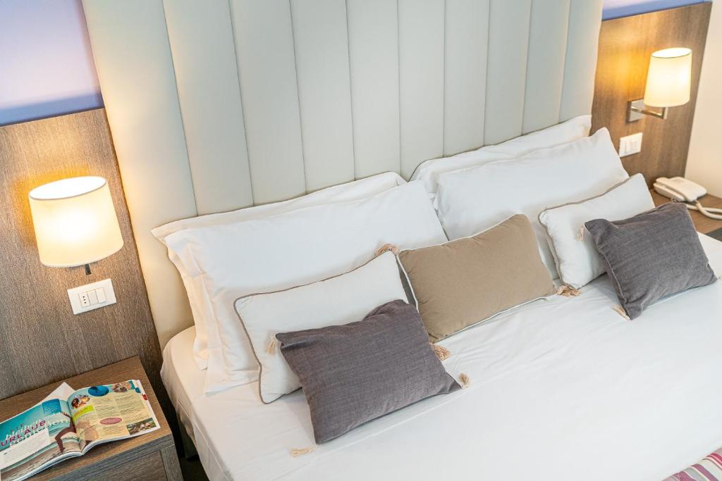 Postel nebo postele na pokoji v ubytování Hotel Karinzia