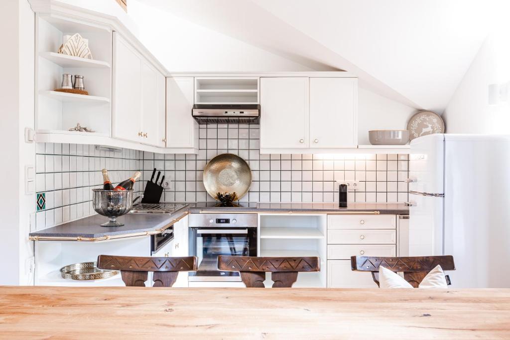 A kitchen or kitchenette at Alpin Chalets Wagrain