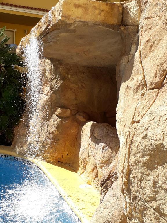 Bazén v ubytování Precioso apart sur y norte cerca playa y centro - Cascadas de la Marina nebo v jeho okolí