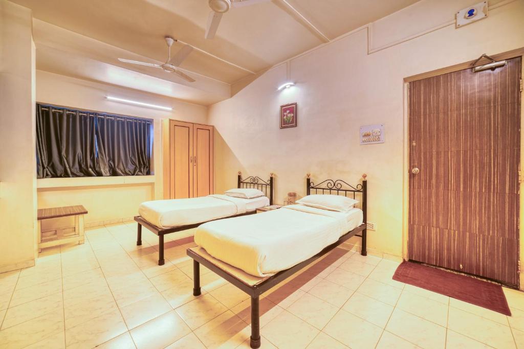Postel nebo postele na pokoji v ubytování Hotel Grand Ashwin
