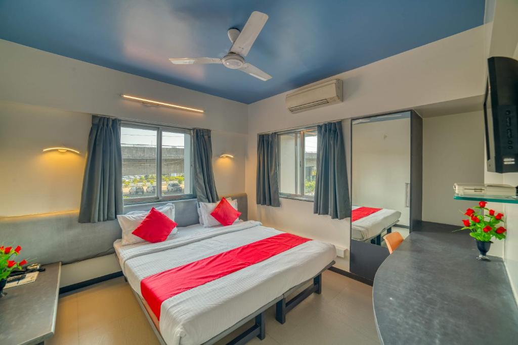 Postel nebo postele na pokoji v ubytování Hotel Grand Ashwin