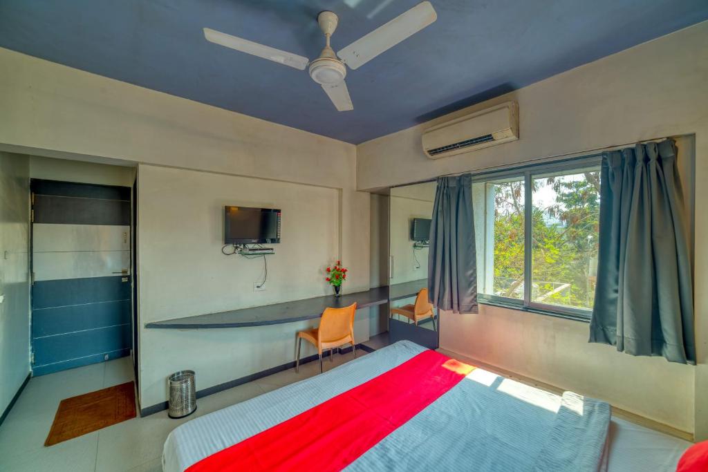 Postel nebo postele na pokoji v ubytování Hotel Grand Ashwin