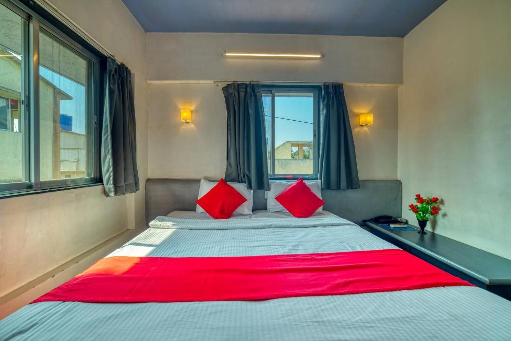 Postel nebo postele na pokoji v ubytování Hotel Grand Ashwin