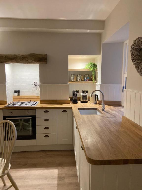 Kuchyň nebo kuchyňský kout v ubytování Bailey Cottage