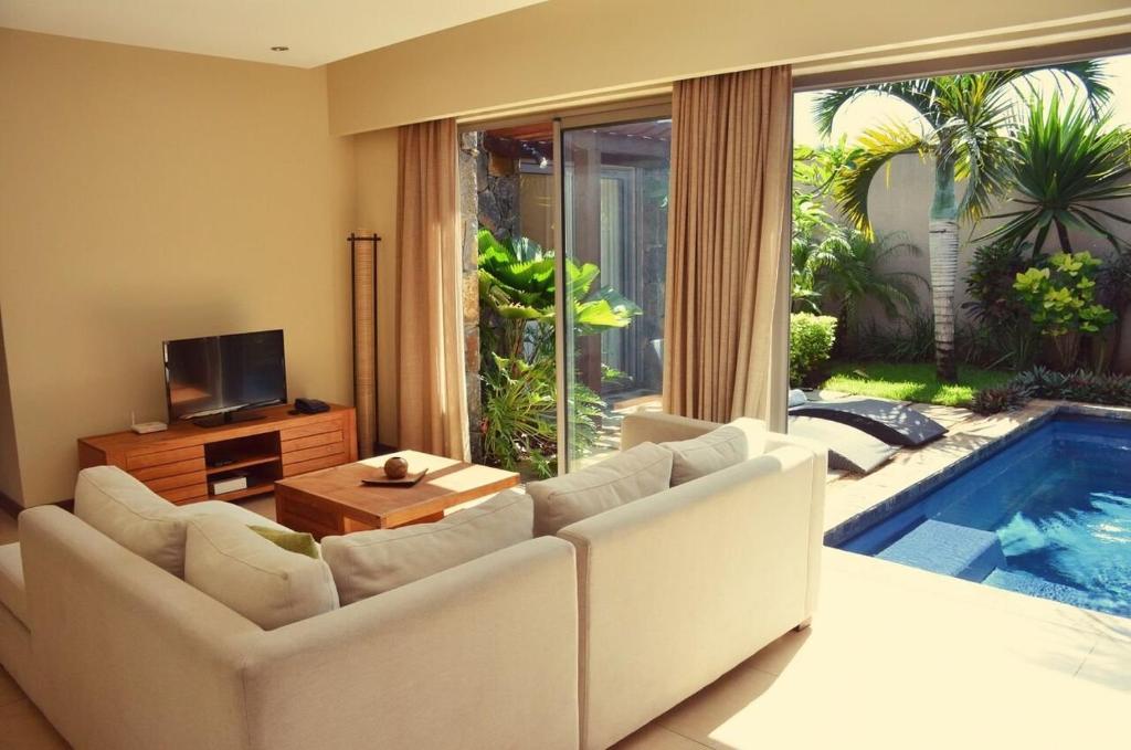 Bazén v ubytování Athena Villas by Fine & Country nebo v jeho okolí