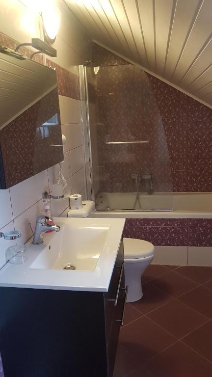 A bathroom at Lefkada Center Apartments