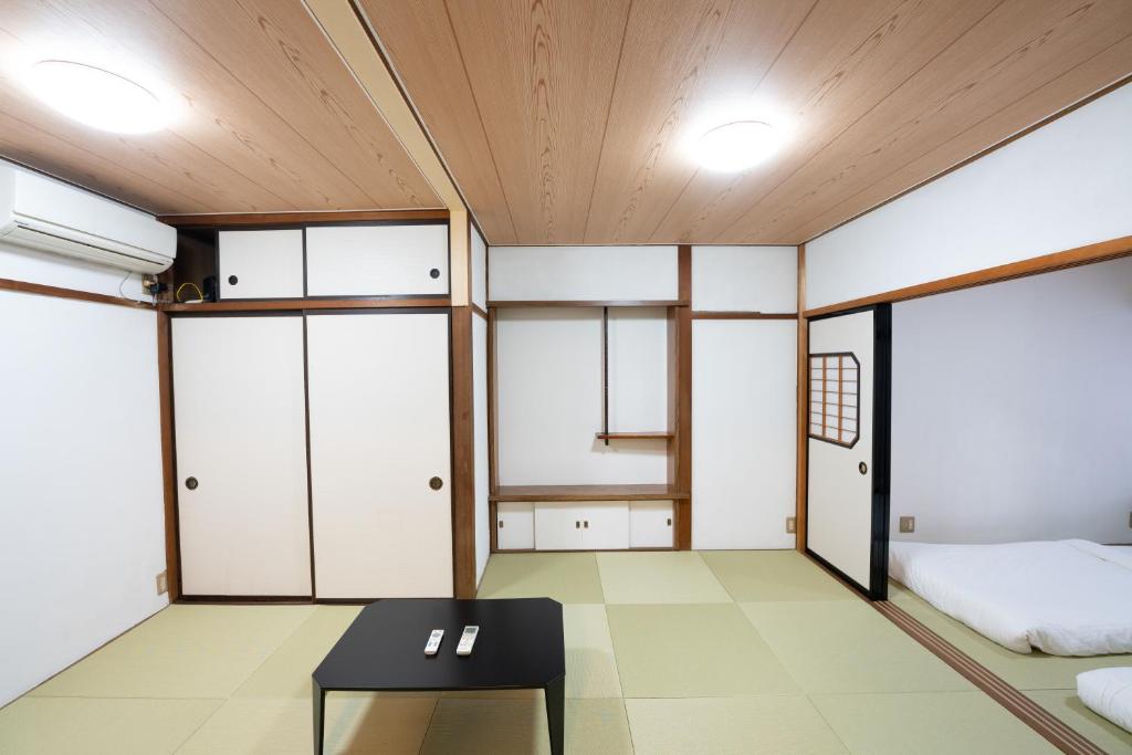 Postel nebo postele na pokoji v ubytování B&B MIKAWA 3 - Kanazawa Fish Harbour