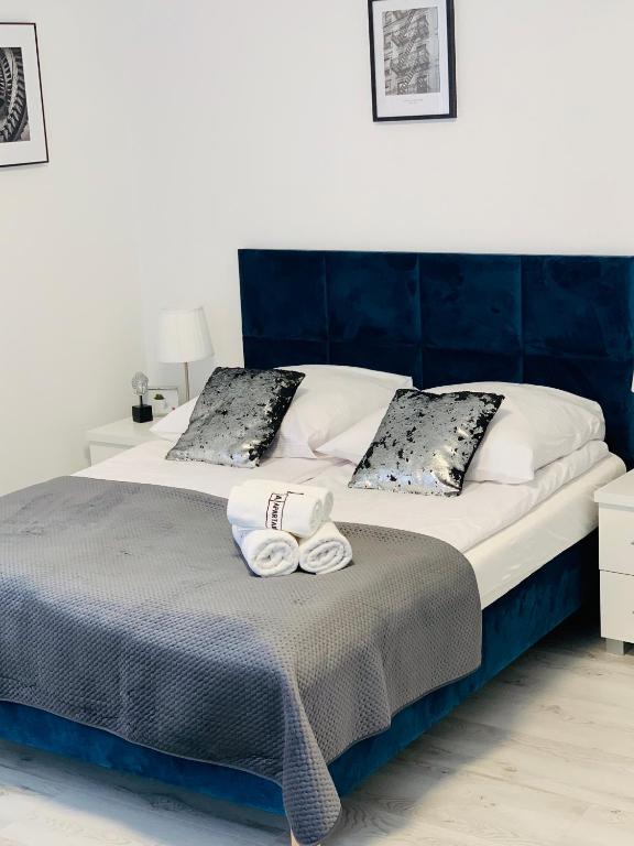 Ένα ή περισσότερα κρεβάτια σε δωμάτιο στο Apartament Walczaka 22 MIEJSCE PARKINGOWE