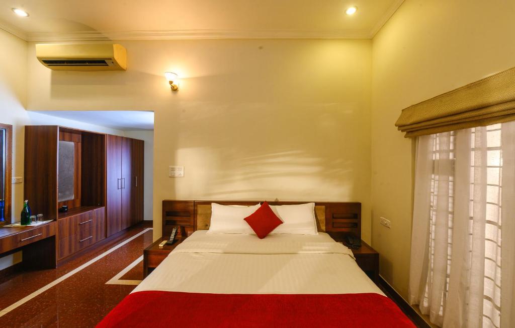 Cyrus Resort - King Room With Lake View