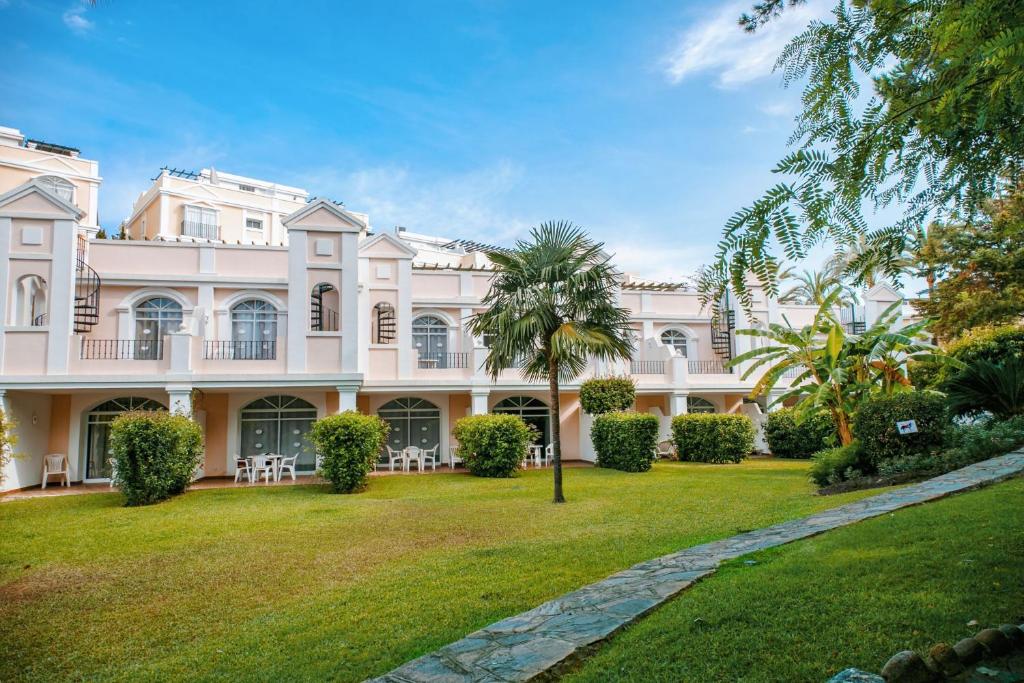 2 Bedroom Townhouse in Aloha Gardens walking distance to ...