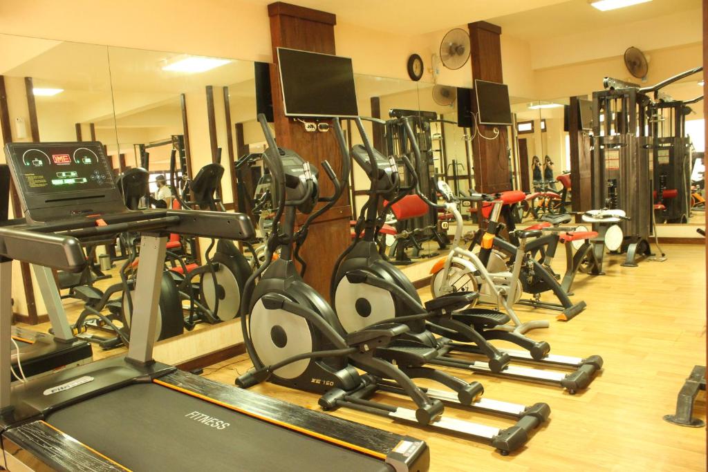 Fitness centrum a/nebo fitness zařízení v ubytování Panacea Suites Hotel