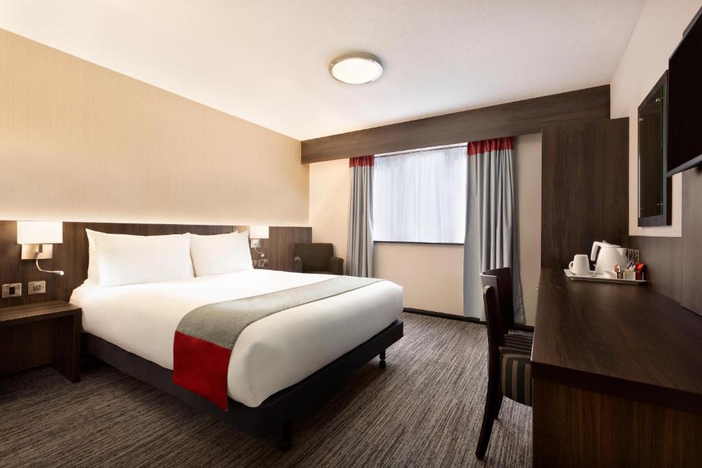 Ramada Bristol West - Double Room - Disability Access