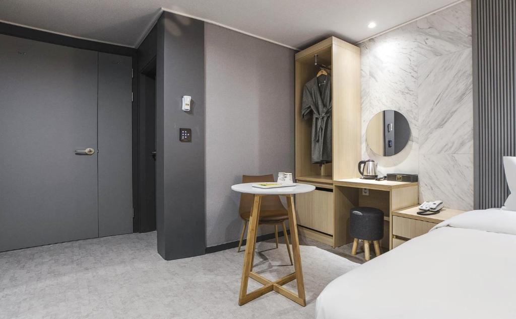 Postel nebo postele na pokoji v ubytování JJ Hotel
