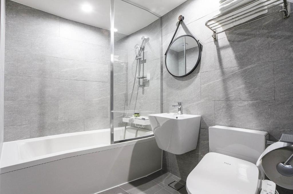 Koupelna v ubytování JJ Hotel