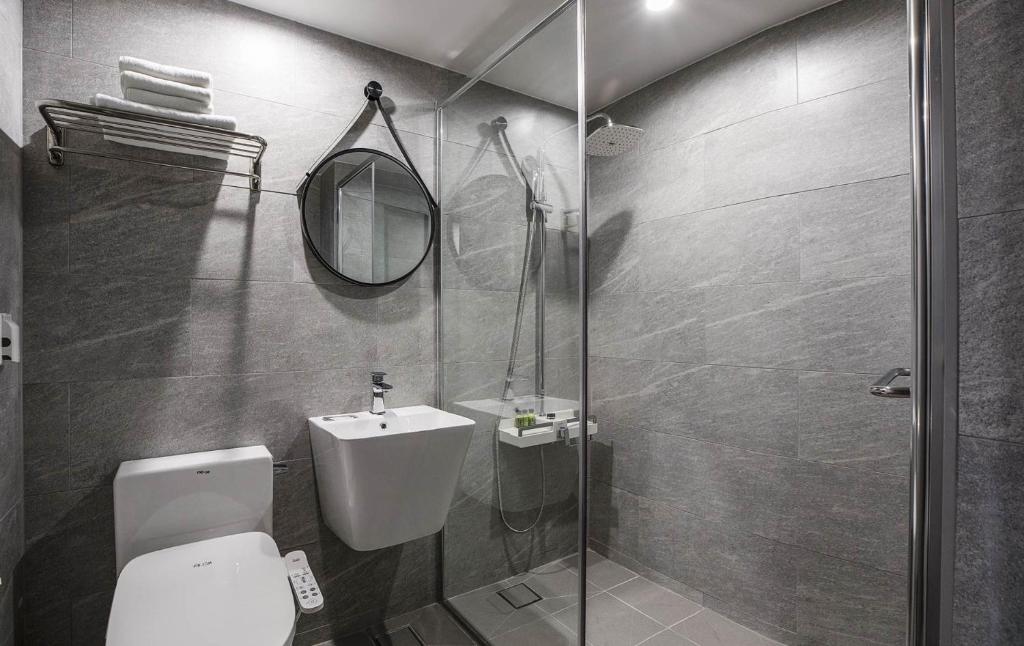 Koupelna v ubytování JJ Hotel