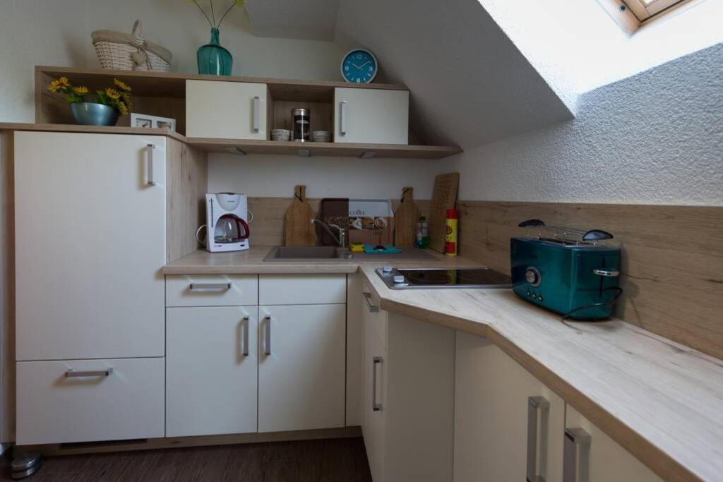 Kuchyň nebo kuchyňský kout v ubytování Weide - gemütliches Ferienhaus am Anger in Kloster, Insel Hiddensee