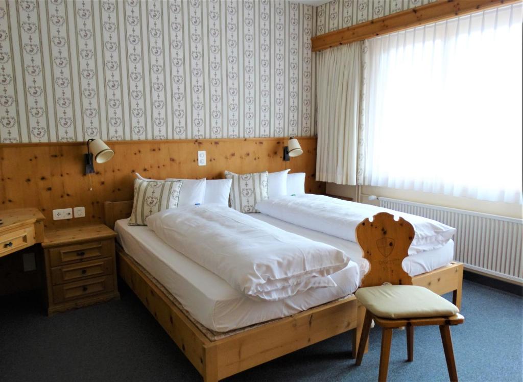 Postel nebo postele na pokoji v ubytování Hotel Bündnerhof