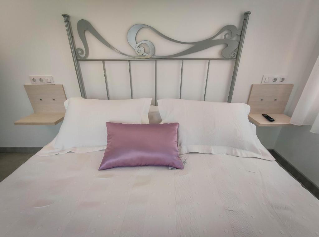Postel nebo postele na pokoji v ubytování Hostal Óleo Auto Check-in